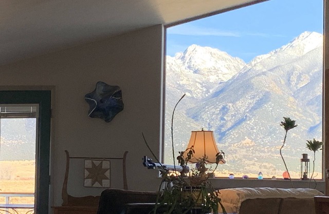Snow Capped MTN View & Starry Nites: 1 hour to Great Sand Dunes & Monarch Skiing