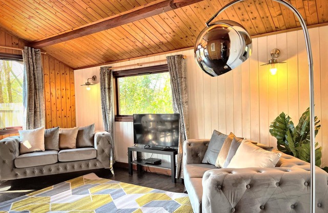 Snowdrop 9 Hot Tub-Woodlandlodges-Pembrokeshire