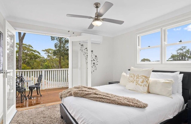 Snug 1-Bed with Charming Deck Seating