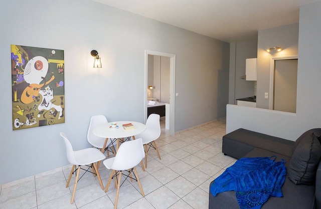 Sole Mare Seaside Apts- Side seaview apt (4)