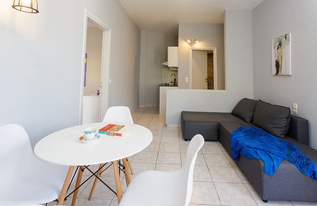 Sole mare Seaside Apts- Side seaview apt (6) eleveted ground floor