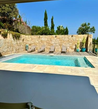 Somptueuse villa d’architecte avec vue mer