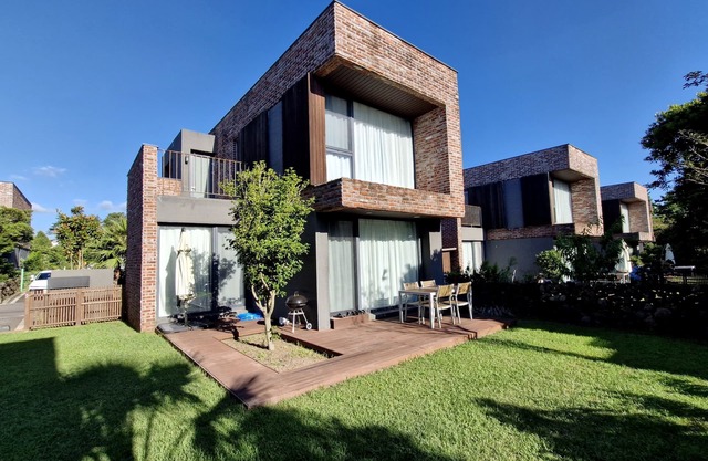 Somsom House