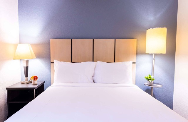 Sonesta Simply Suites Lansing