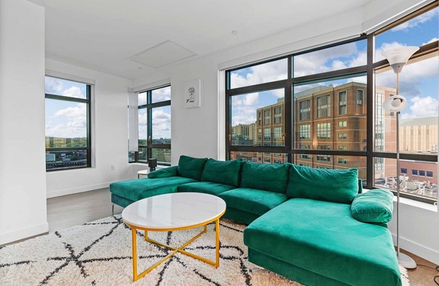Sophistication Chic 2BR 2BA Apartment in Fenway