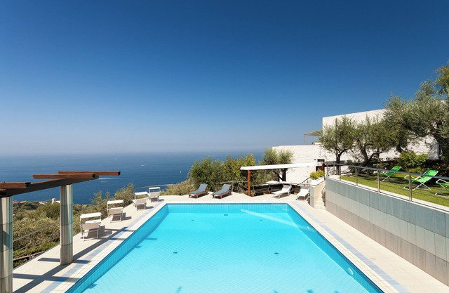 Sorrento Holidays – Villa Sole - 12 bedrooms - private pool and sea view