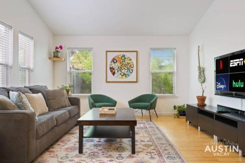 South Congress Living w Gorgeous Porch and Backyard