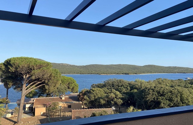South Corsica T3 sea view in beachfront residence with swimming pool and tennis court