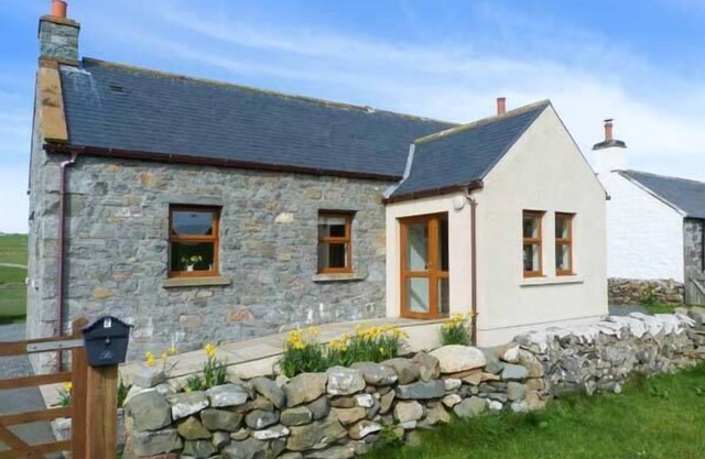 SOUTH MILTON COTTAGE, family friendly, with open fire in Stairhaven