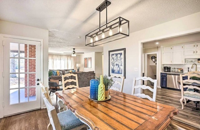 Southern Charm 5 Bedrooms, Sleeps 14, A+ Location