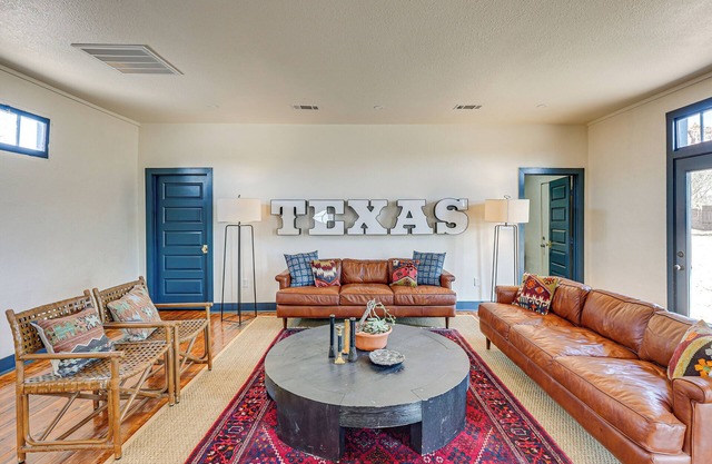 Southwest Escape in Fort Davis: Walk to Dining!