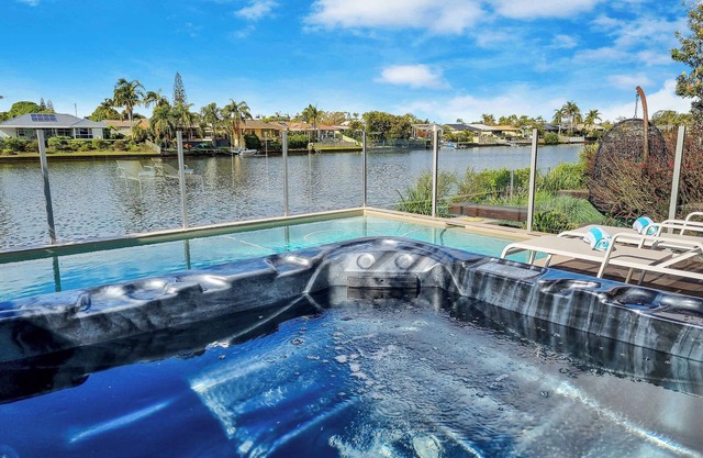 Spa|Pool|Paradise|Tranquil Waterfront Paradise|Canal Views
