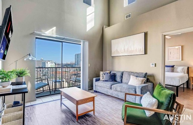 Space for 8 Near Downtown Easy Walk to UT Campus