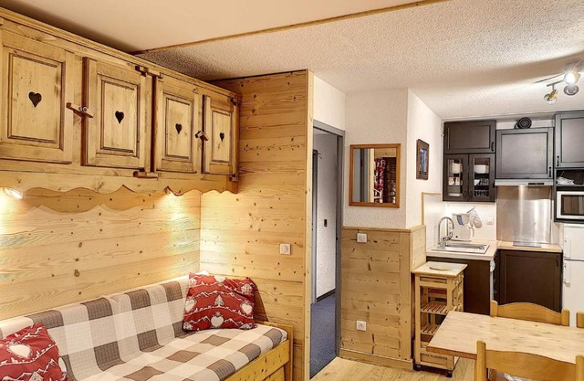 Spacieux 2 pièces rénové, skis aux pieds, 4 pers, Les Menuires, 30m², Wi-Fi, parking - FR-1-178-126