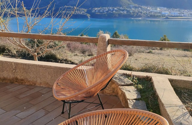 Spacieux T4 de Plain-pied Avec Terrasse vue lac