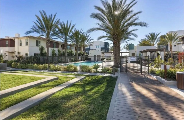 Spacious 2 bed/2.5 bath Townhome in Otay Ranch, Chula Vista