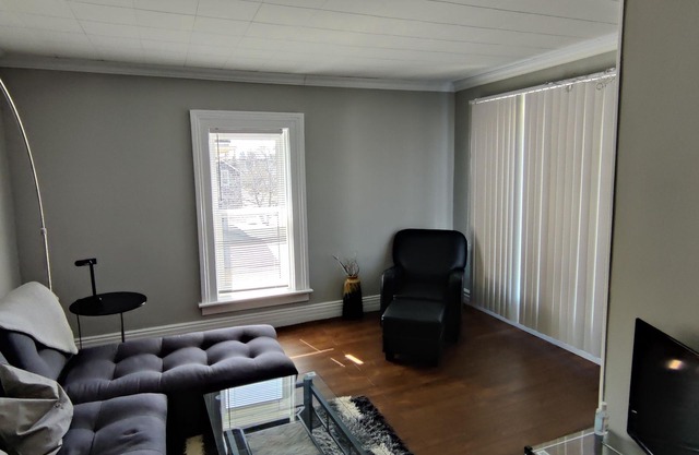 Spacious 2 bedroom, Niagara home away from home