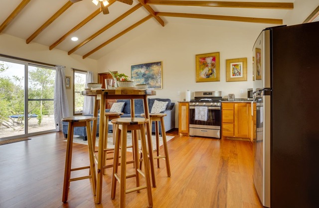 Spacious 2-Bedroom-Lagoon Views-Pool-Maya Beach