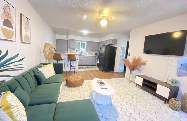 Spacious 2 bedroom home in the heart of Los Angeles