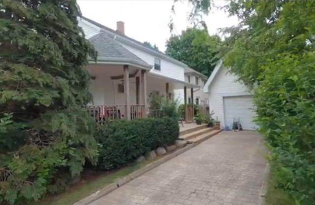 Spacious 2 Story House with Beautiful Garden