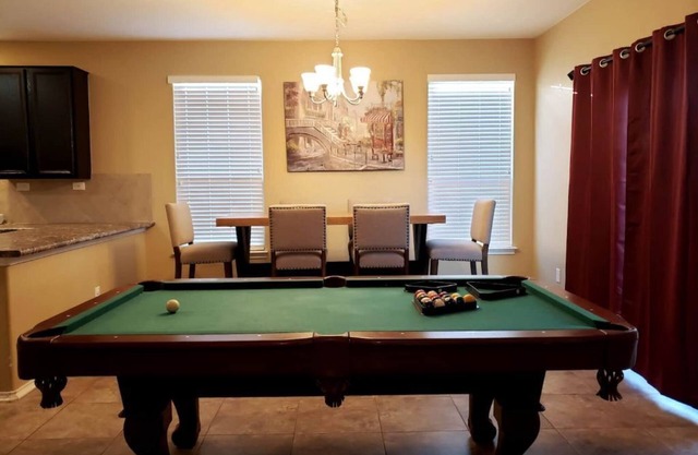 Spacious 2 Story Corner Home (Lackland AFB BMT)