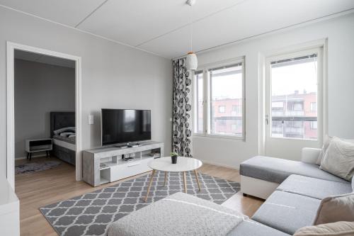 Spacious 2BR Apt with Sauna & Private Balcony with Lake View