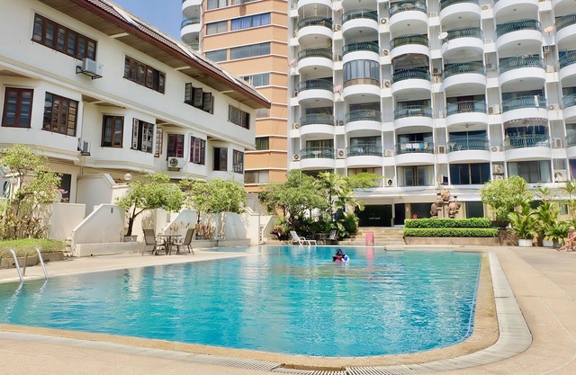 Spacious 2BR Condo w PoolWIFI @Hillside 4 Nimman