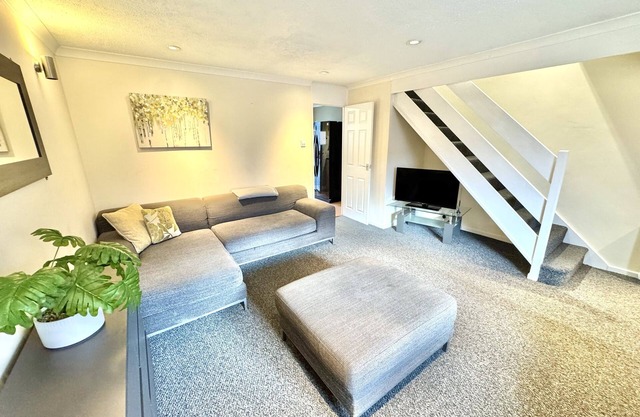 Spacious 3 bed house, close to city centre