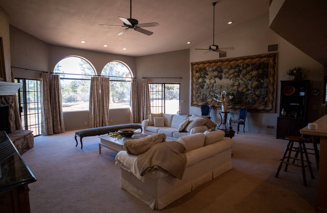 Spacious 3-bedroom mountain villa with fireplace