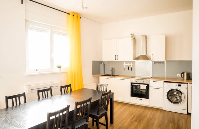 Spacious 3 Bedroom Apartment Online Check-In