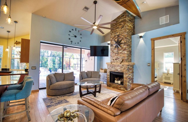 Spacious 3 Br Home w/Pool- 1 mile walk to beach