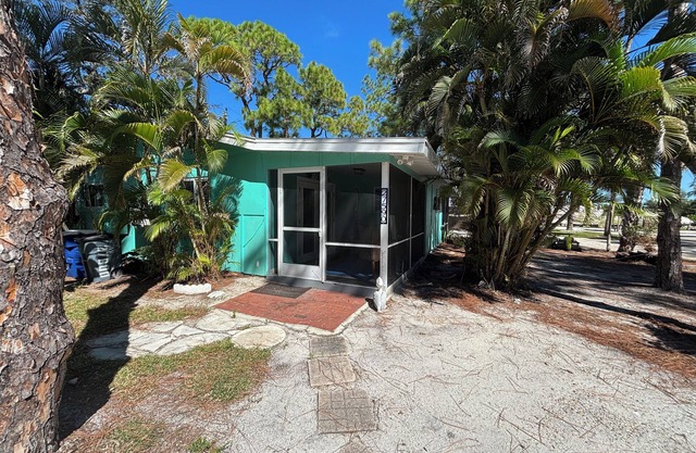 Spacious 3 Rooms 1.5 Mi 2 Beach On Gulf Access River W/Dock Close 2 Everything