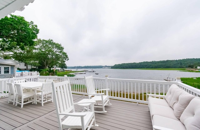 Spacious 3BR Sunset Island Beach House