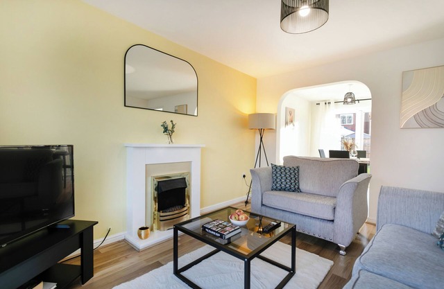 Spacious 4 Bed House for Contractors – Parking Wi-Fi Lincoln