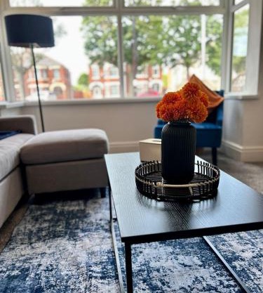 Spacious 4-Bed House Parking Ideal for Contractors