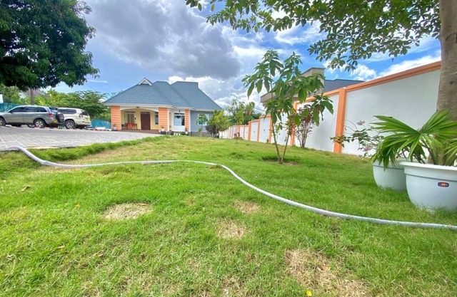 Spacious 4-bedroom house in gorgeous Dar es Salaam with Wi-Fi, AC