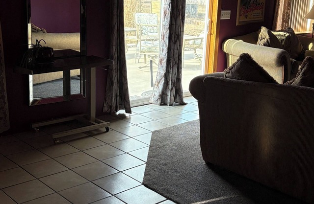 Spacious 4-bedroom 5 bed house. A lil Hollywood in the living room.Comfy beds!