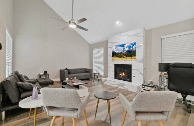 Spacious 4-bedroom house in charming Carrollton, North Dallas with AC