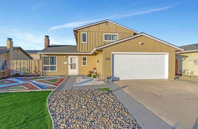 Spacious 4-bedroom house in enchanting San Jose with AC, WiFi, washer and dryers