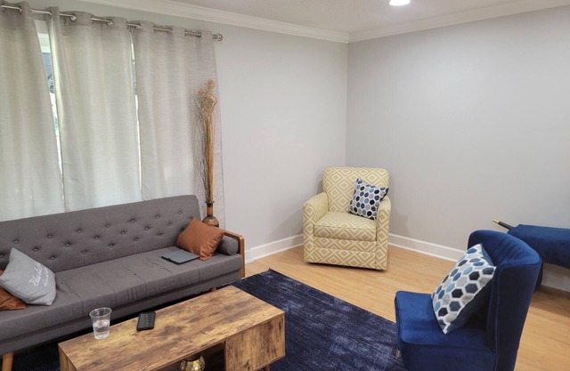 Spacious 4-bedroom house in charming Madison with AC, WiFi