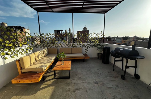 Spacious 4-bedroom house with WiFi, fitness room in fabulous Lima