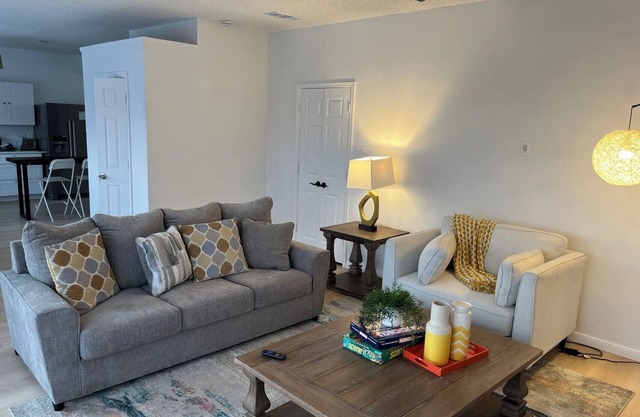 Spacious 4-bedroom house in peaceful Irving with WiFi, AC, Keyak fun