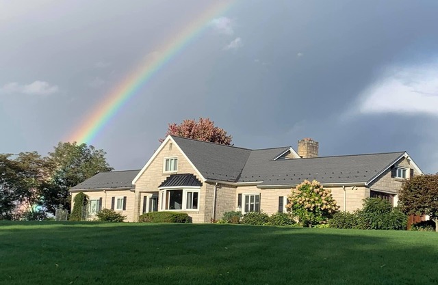 Spacious 4-bedroom house right off turnpike