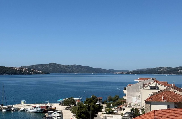 Spacious 4-bedroom Lux Apartment with Amazing Scenery