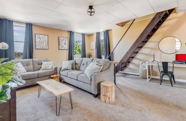 Spacious 4BD | Sleeps 8 | Only Minutes to Bangor.