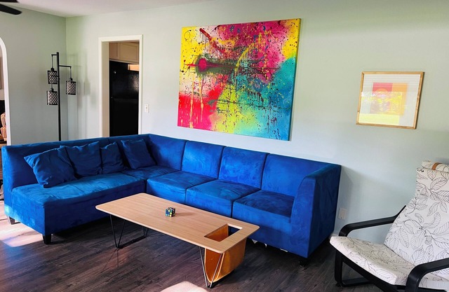 Spacious 4bedroom in charming downtown Bastrop for gathering w family & friends