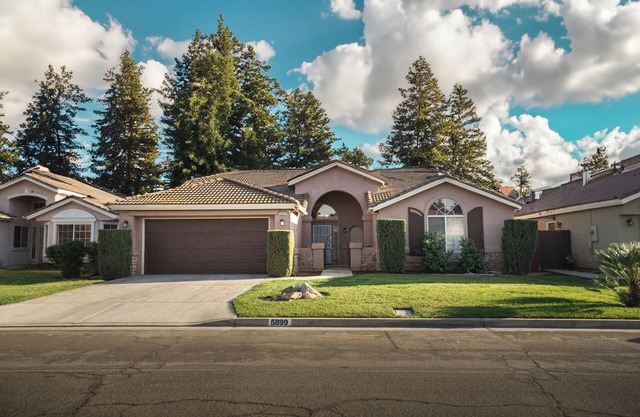 Spacious 4BR Home – Modern Comfort & Ideal Location in Fresno, CA