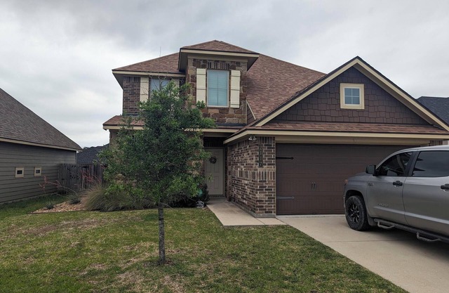 Spacious 4BR+loft pet friendly home12 min from Kyle Field, large yard, gas grill