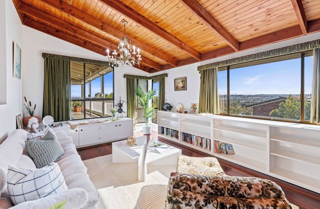 Spacious 4BR Retreat With Stunning Brisbane View