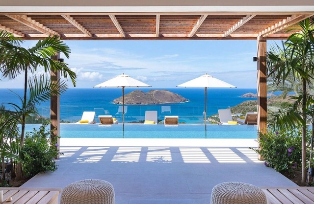 Spacious 5 BDRM Villa w Heated Pool